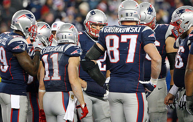 tom-brady-patriots-huddle-gronk-julian-edelman.jpg
